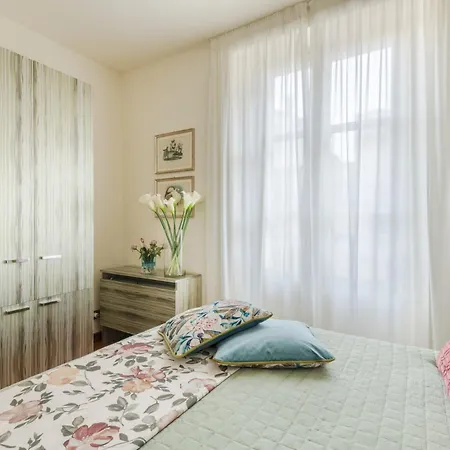 The Terrace Retreat, Elegant Modern With Terrace In Apartment